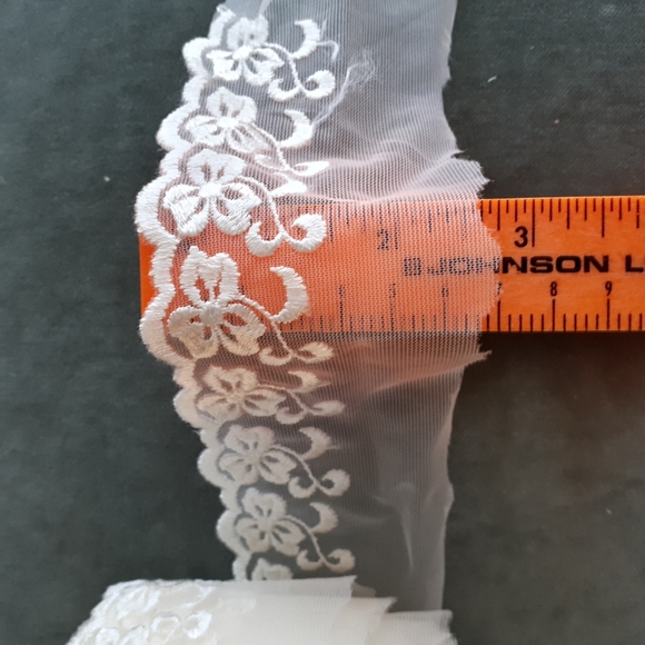 Lace trim for wedding dress (2) - Picture 4 of 4